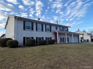 2290 Montagne Drive, Florissant, MO 63033