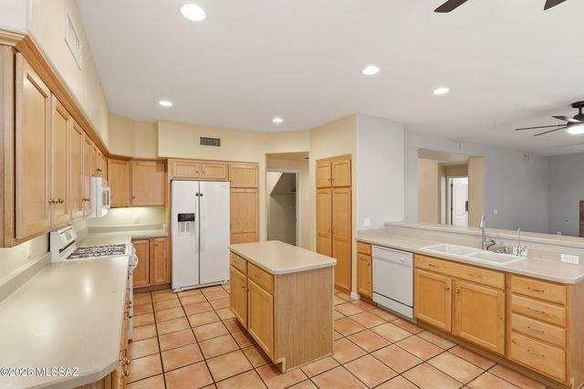 7831 E Solace Place, Tucson, AZ 85750
