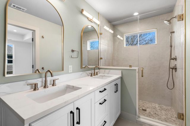 512 W Saint Johns Ave A, Austin, TX 78752