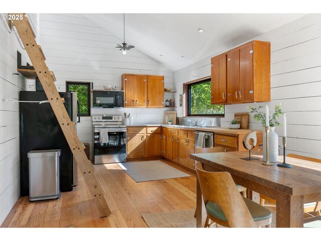 183 CONDIT Dr, White Salmon, WA 98672