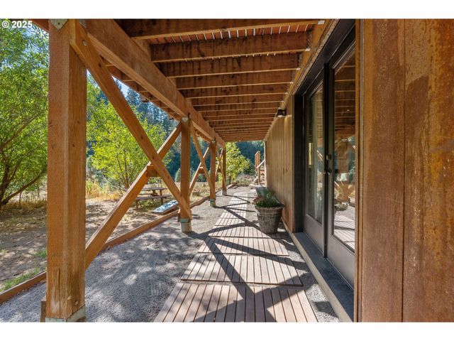 183 CONDIT Dr, White Salmon, WA 98672