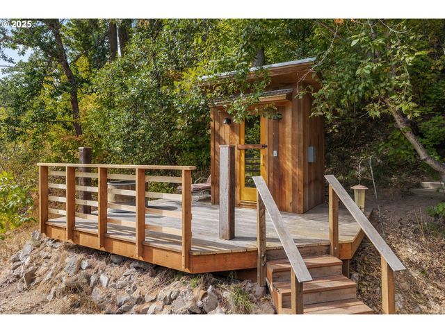 183 CONDIT Dr, White Salmon, WA 98672