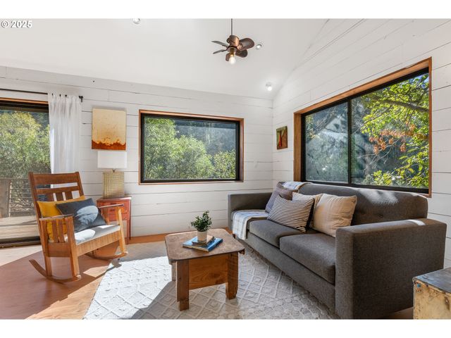 183 CONDIT Dr, White Salmon, WA 98672