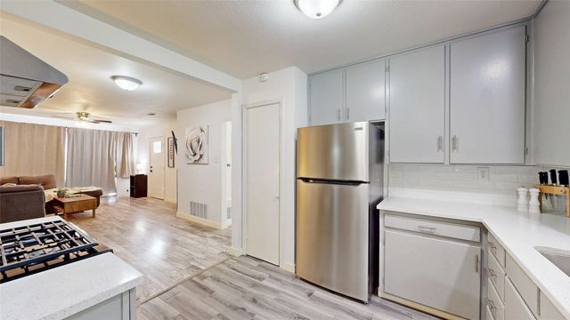 922 Tamara Lane, Grand Prairie, TX 75051