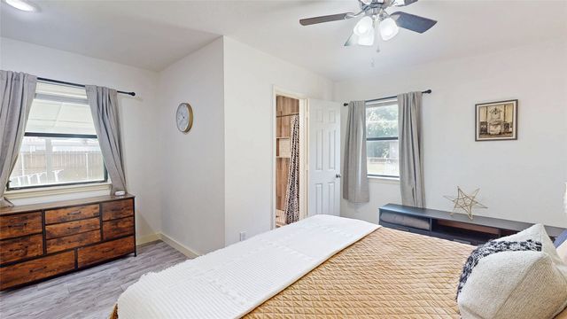 922 Tamara Lane, Grand Prairie, TX 75051