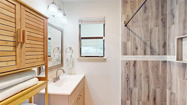 922 Tamara Lane, Grand Prairie, TX 75051