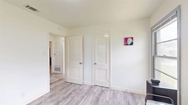 922 Tamara Lane, Grand Prairie, TX 75051