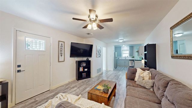 922 Tamara Lane, Grand Prairie, TX 75051