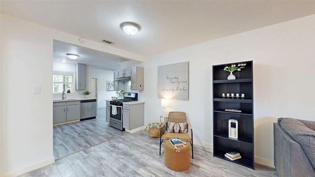 922 Tamara Lane, Grand Prairie, TX 75051