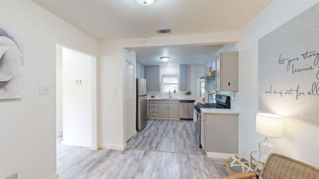 922 Tamara Lane, Grand Prairie, TX 75051