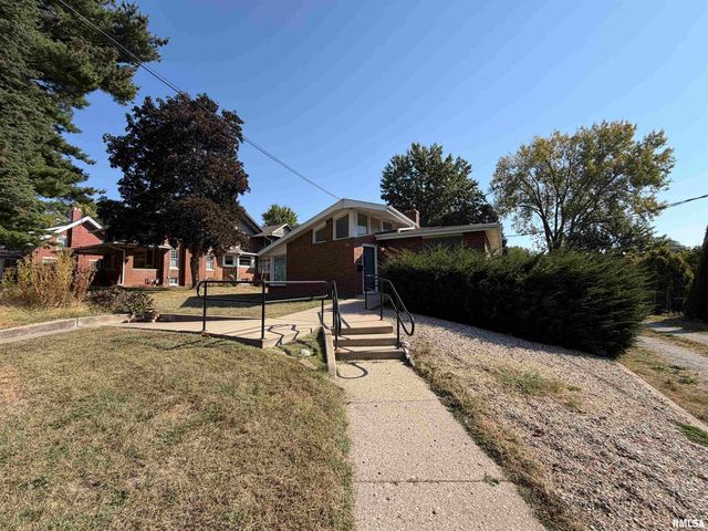 369 N KELLOGG Street, Galesburg, IL 61401