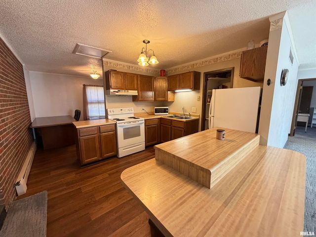 369 N KELLOGG Street, Galesburg, IL 61401