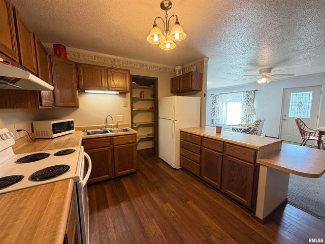 369 N KELLOGG Street, Galesburg, IL 61401