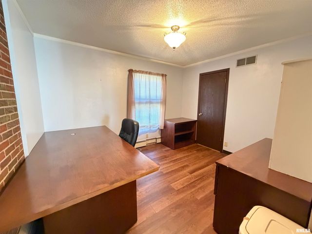 369 N KELLOGG Street, Galesburg, IL 61401