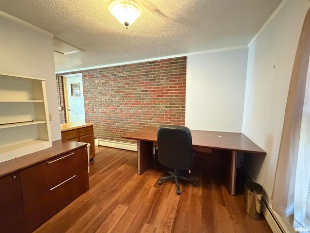 369 N KELLOGG Street, Galesburg, IL 61401