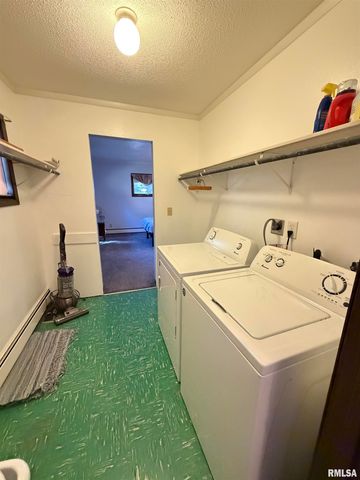 369 N KELLOGG Street, Galesburg, IL 61401