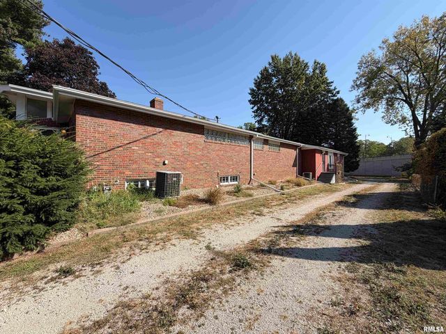 369 N KELLOGG Street, Galesburg, IL 61401