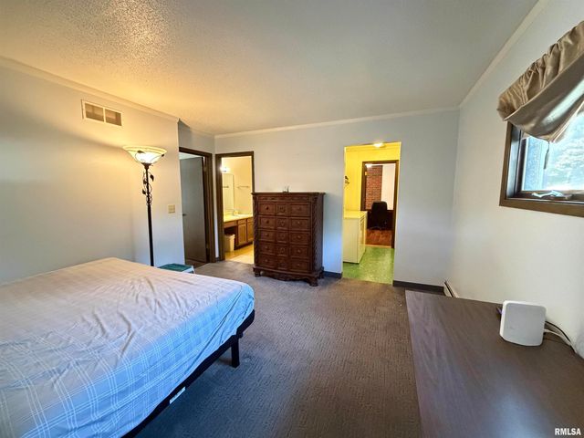 369 N KELLOGG Street, Galesburg, IL 61401