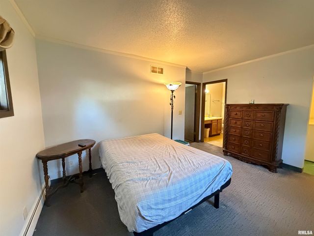 369 N KELLOGG Street, Galesburg, IL 61401