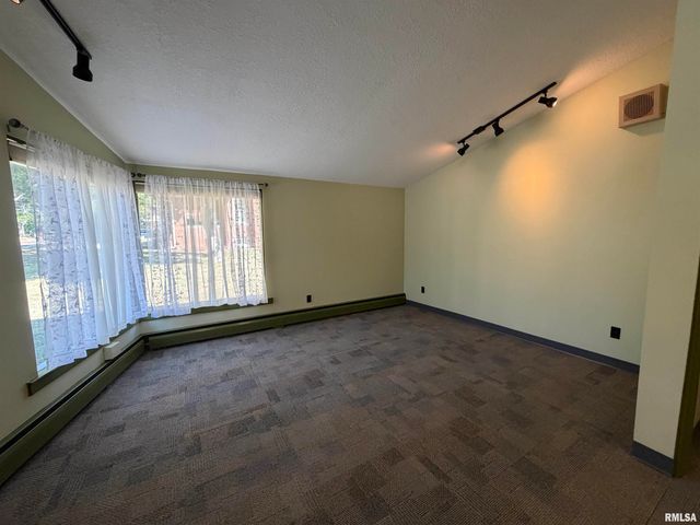 369 N KELLOGG Street, Galesburg, IL 61401