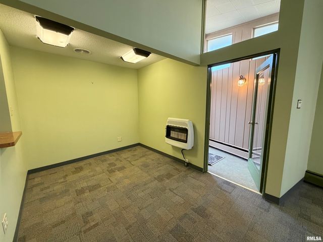 369 N KELLOGG Street, Galesburg, IL 61401