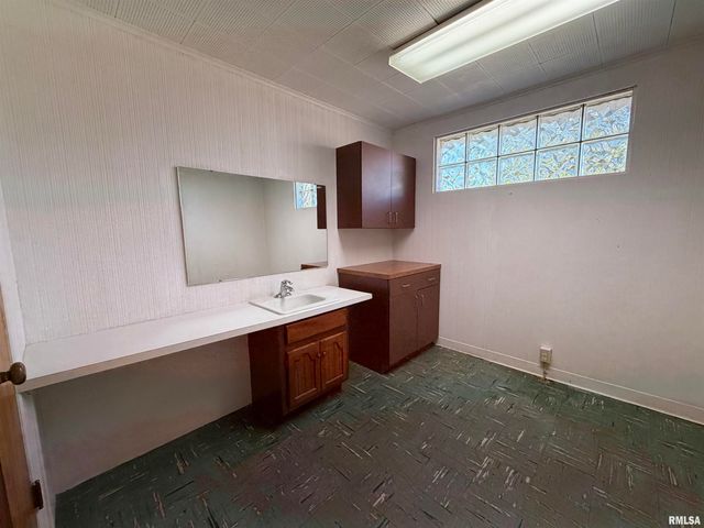 369 N KELLOGG Street, Galesburg, IL 61401