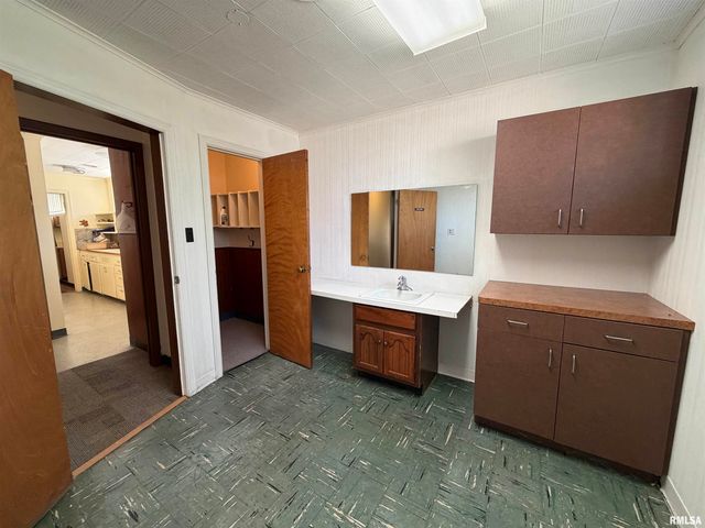 369 N KELLOGG Street, Galesburg, IL 61401