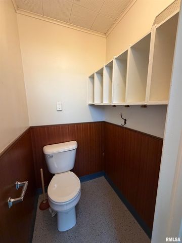 369 N KELLOGG Street, Galesburg, IL 61401