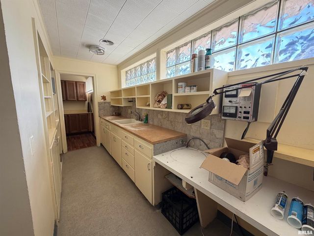 369 N KELLOGG Street, Galesburg, IL 61401