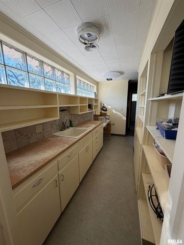 369 N KELLOGG Street, Galesburg, IL 61401