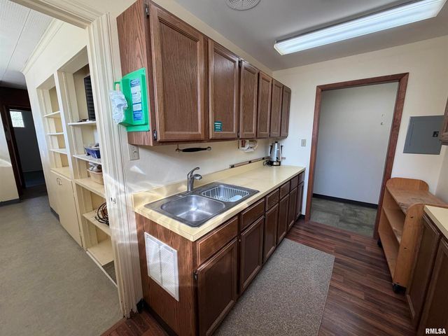 369 N KELLOGG Street, Galesburg, IL 61401