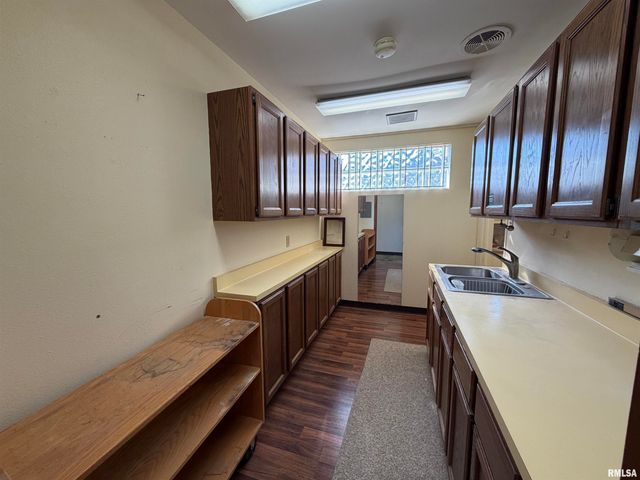 369 N KELLOGG Street, Galesburg, IL 61401