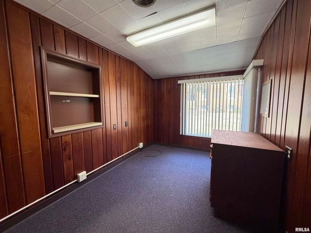 369 N KELLOGG Street, Galesburg, IL 61401