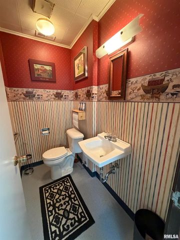 369 N KELLOGG Street, Galesburg, IL 61401