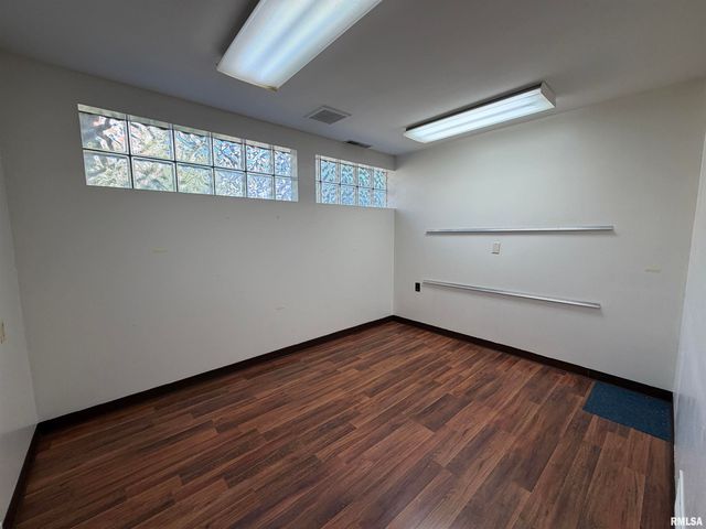 369 N KELLOGG Street, Galesburg, IL 61401