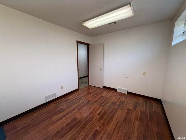 369 N KELLOGG Street, Galesburg, IL 61401