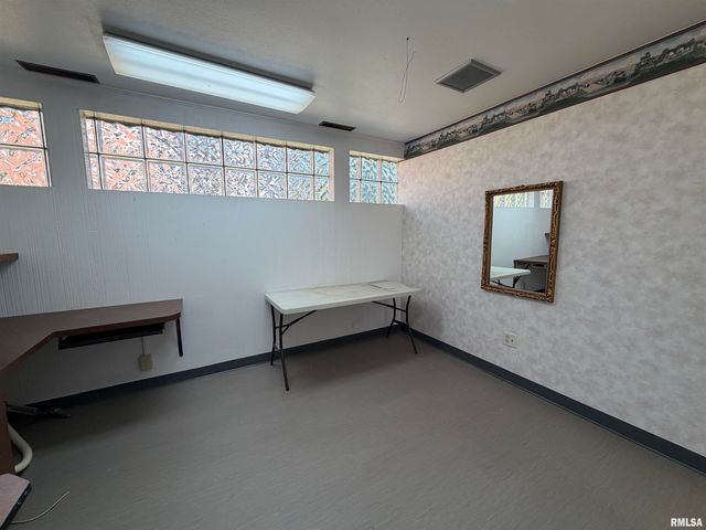 369 N KELLOGG Street, Galesburg, IL 61401