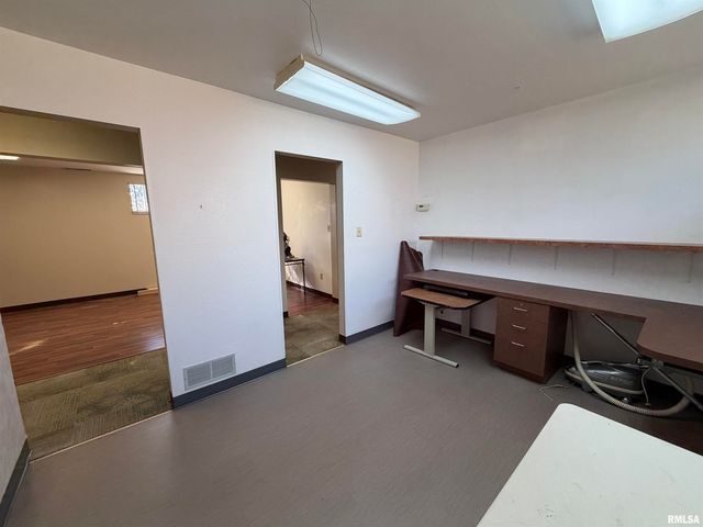 369 N KELLOGG Street, Galesburg, IL 61401