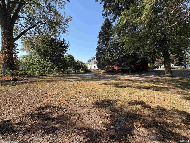 369 N KELLOGG Street, Galesburg, IL 61401