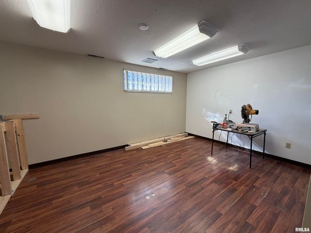 369 N KELLOGG Street, Galesburg, IL 61401