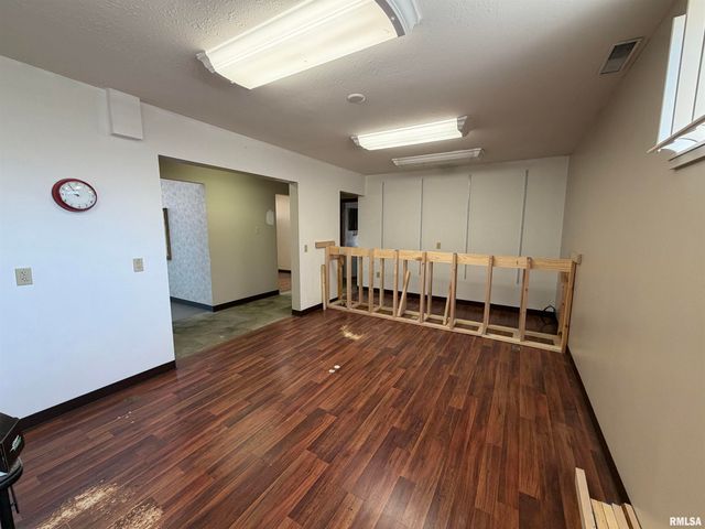 369 N KELLOGG Street, Galesburg, IL 61401