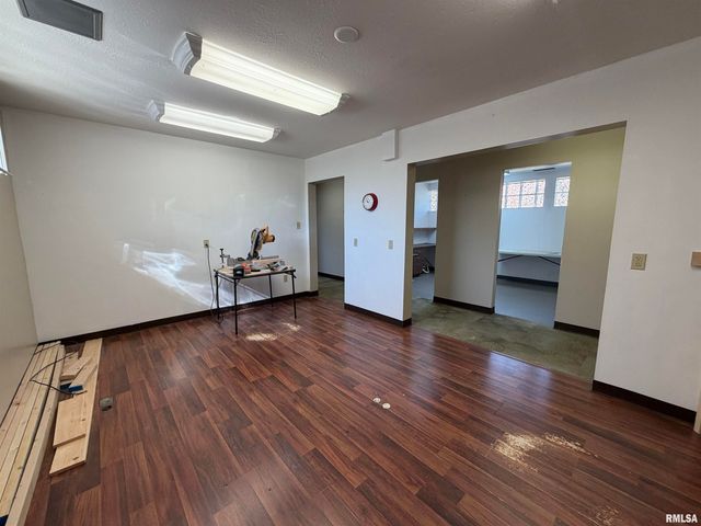 369 N KELLOGG Street, Galesburg, IL 61401