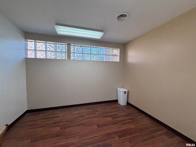 369 N KELLOGG Street, Galesburg, IL 61401