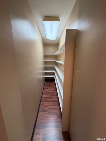 369 N KELLOGG Street, Galesburg, IL 61401