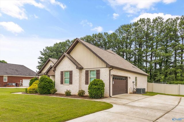 15414 Craft Lane, Athens, AL 35613