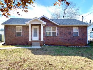 411 Sideline Dr, Oak Grove, KY 42262