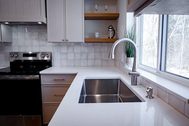 3433 PAULA STREET, Green Bay, WI 54311