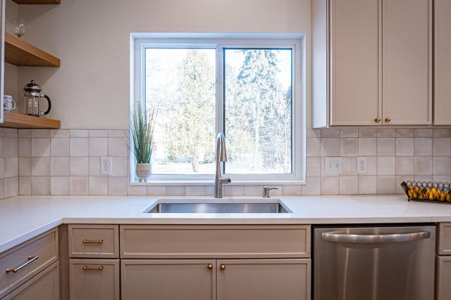 3433 PAULA STREET, Green Bay, WI 54311