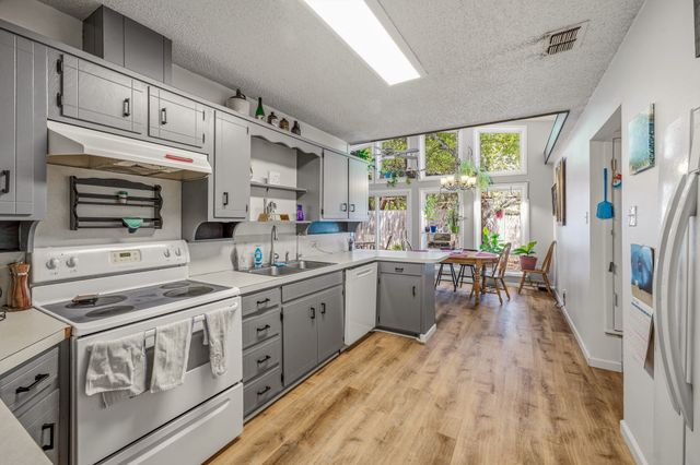 1005 Spanish Trail Drive, Granbury, TX 76048