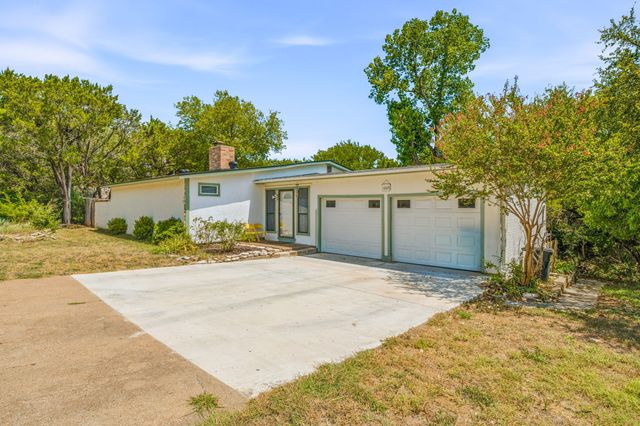 1005 Spanish Trail Drive, Granbury, TX 76048